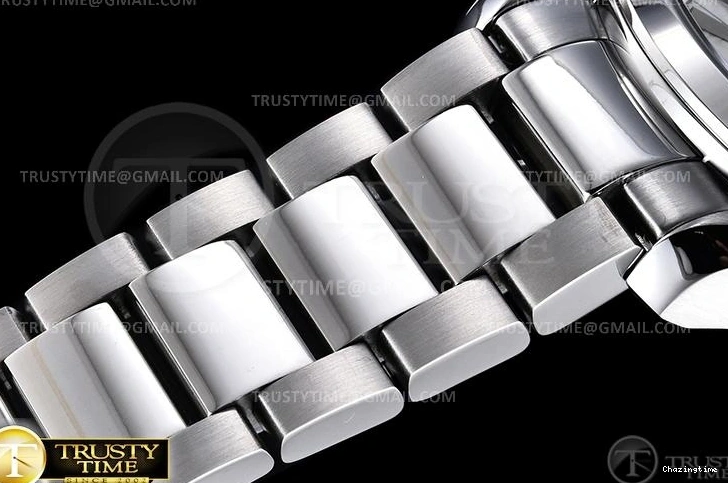 1031 OMG0659 – Aqua Terra 150m